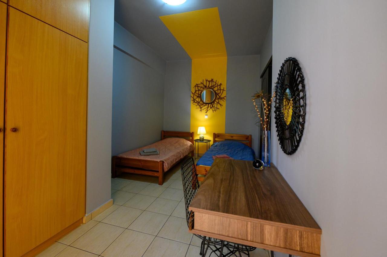 Rea Apartment II "1Minute From The Beach" Kalamata Exterior photo